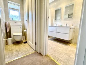 Additional WC- click for photo gallery